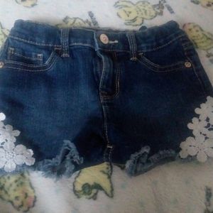 Blue short jeans for baby girl size 5T